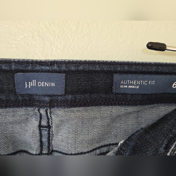 J. Jill Dark Wash Skinnies Size 6 - Picture 4 of 4